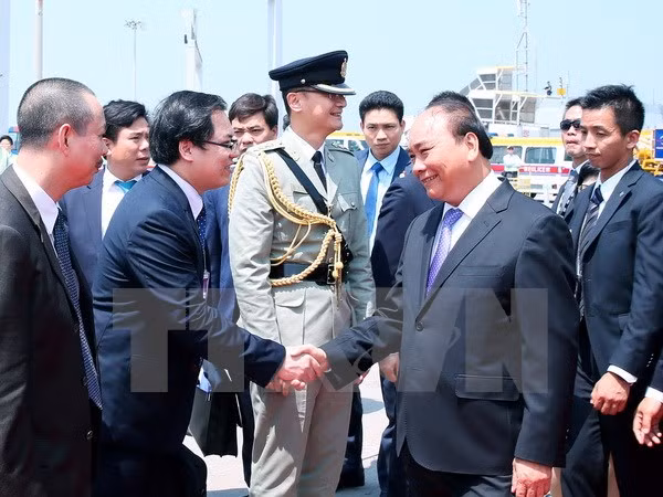 Le PM Nguyen Xuan Phuc visite la Région administrative spéciale de Hong Kong (Chine) ảnh 1