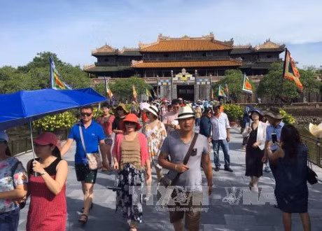 Thua Thiên-Huê accueille plus de 750.000 touristes étrangers en quatre mois ảnh 1