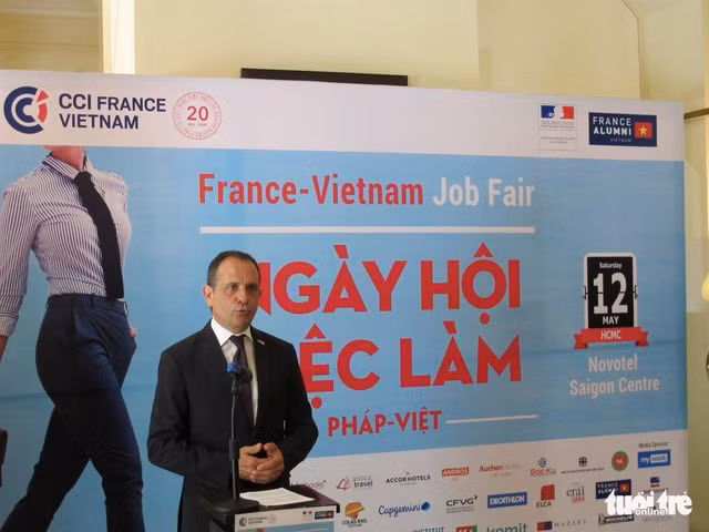 300 personnes trouvent des emploi au Salon de l’emploi Vietnam-France ảnh 1
