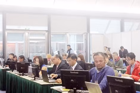 De nombreux correspondants étrangers couvrent le 12e Congrès national du PCV ảnh 1