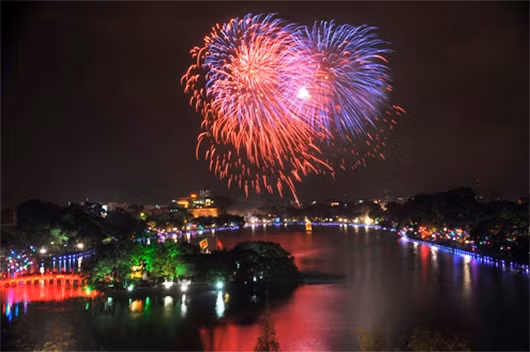 À Hanoi, le réveillon du Nouvel An lunaire sera illuminé par des feux d'artifice ảnh 1