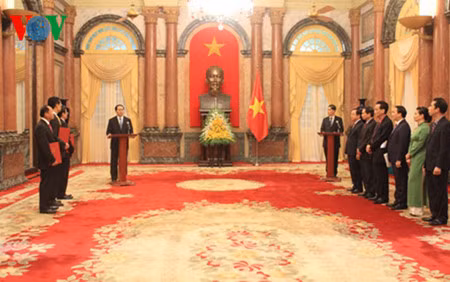 Le président Tran Dai Quang nomme trois nouveaux ambassadeurs ảnh 1