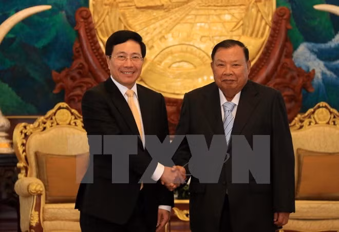 Le vice-PM et ministre des AE Pham Binh Minh en visite officielle au Laos ảnh 1