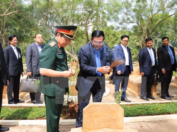 Le Premier ministre cambodgien se rend au vestige historique de l'Unité 125 à Dong Nai ảnh 1