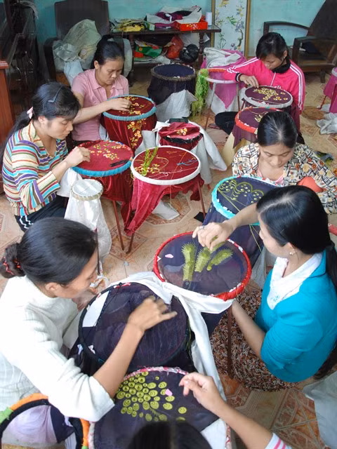 Le village de Quât Dông et l’histoire du métier de broderie ảnh 2