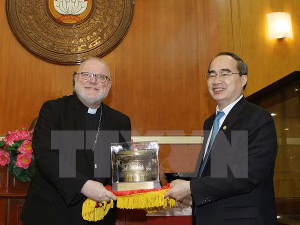 Le président du FPV Nguyên Thiên Nhân reçoit le président du Conseil épiscopal allemand ảnh 1