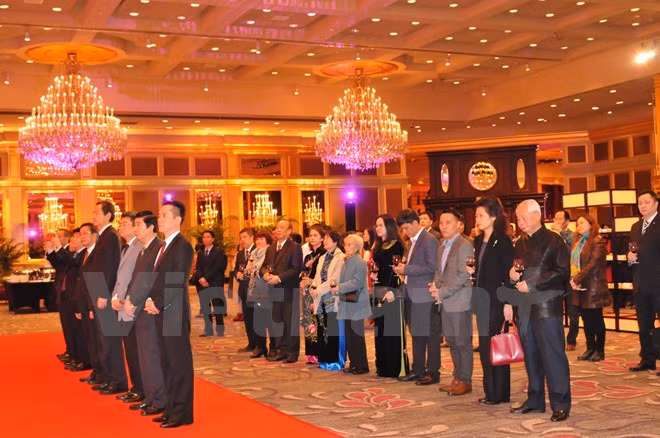 Célébration du 66e anniversaire des relations Vietnam-Chine à Guangzhou ảnh 2