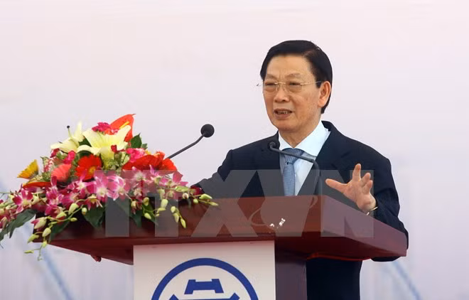 L’Ordre polonais "Bene Merito" à l’ancien président du Comité populaire de Hanoi ảnh 1