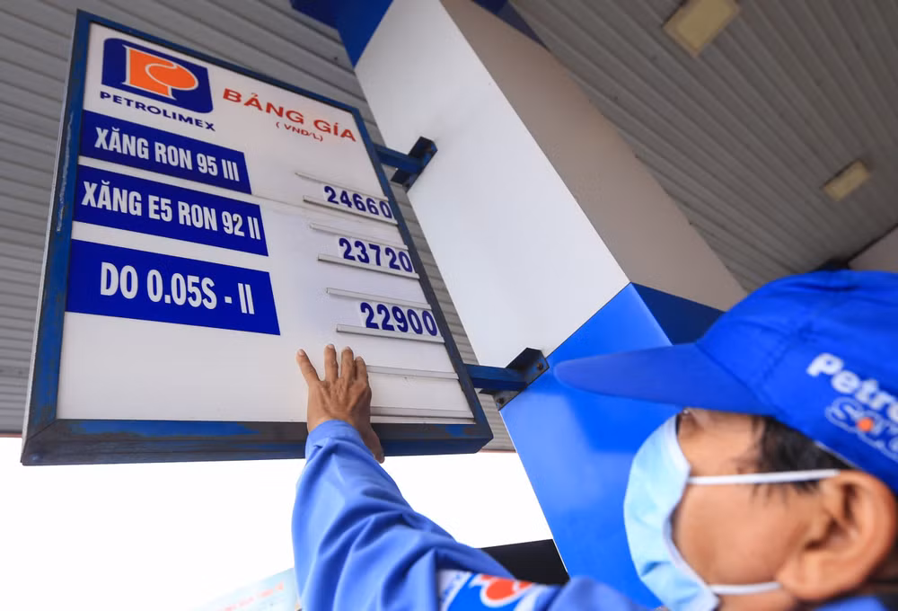 Les prix de détail de l'essence restent inchangés dans le dernier ajustement ảnh 1