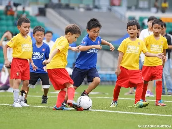 120 enfants japonais et vietnamiens participeront au JFA Uniqlo Soccer Kids au Vietnam ảnh 1 120 enfants japonais et vietnamiens participeront au JFA Uniqlo Soccer Kids au Vietnam ảnh 1