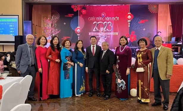 La communauté vietnamienne en Slovaquie reconnue en tant que 14e minorité ethnique ảnh 1