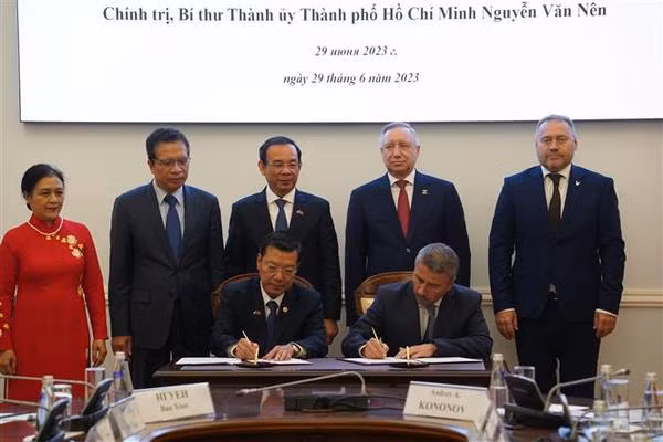 Ho Chi Minh-Ville et Saint-Pétersbourg renforcent leur amitié et leur partenariat stratégique intégral ảnh 2