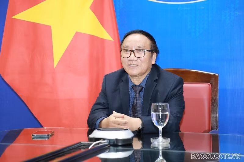 Colloque virtuelle : Poésie, mémoire du Président Hô Chi Minh - une grande personnalité ảnh 2