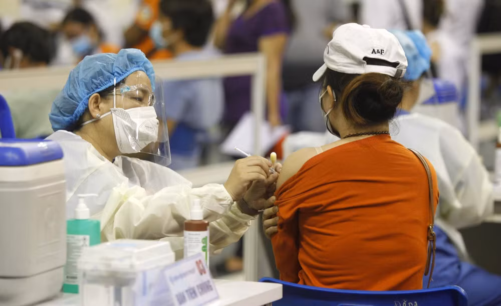 COVID-19 : Le Vietnam confirme 112 nouveaux cas dans le bilan actualisé à midi ảnh 1
