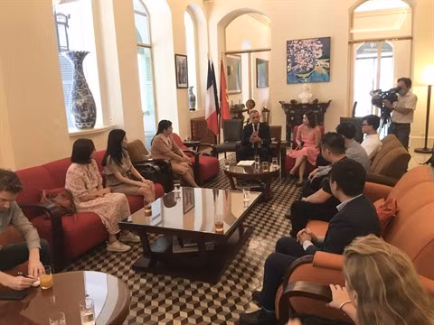 Rencontre des anciens étudiants vietnamiens en France ảnh 2