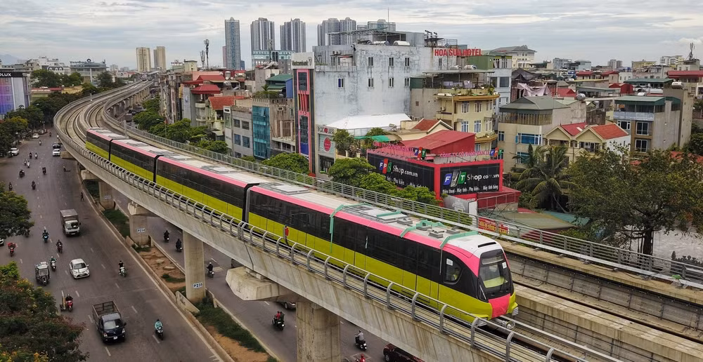 Premiers essais pour la section surélevée de la ligne de métro Nhon – gare de Hanoï ảnh 1