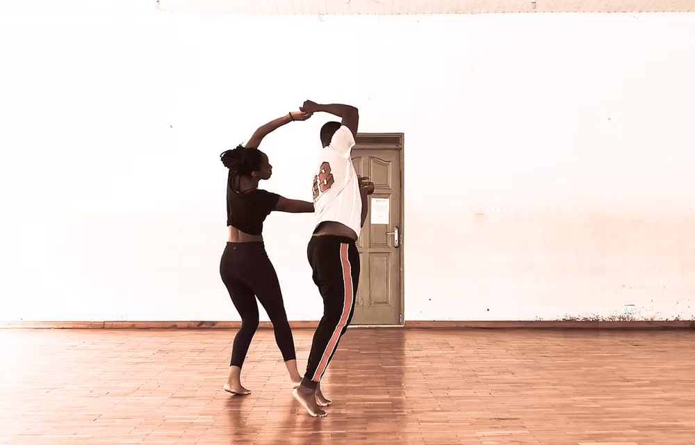 Quand la musique traditionnelle vietnamienne se même à la danse africaine ảnh 1