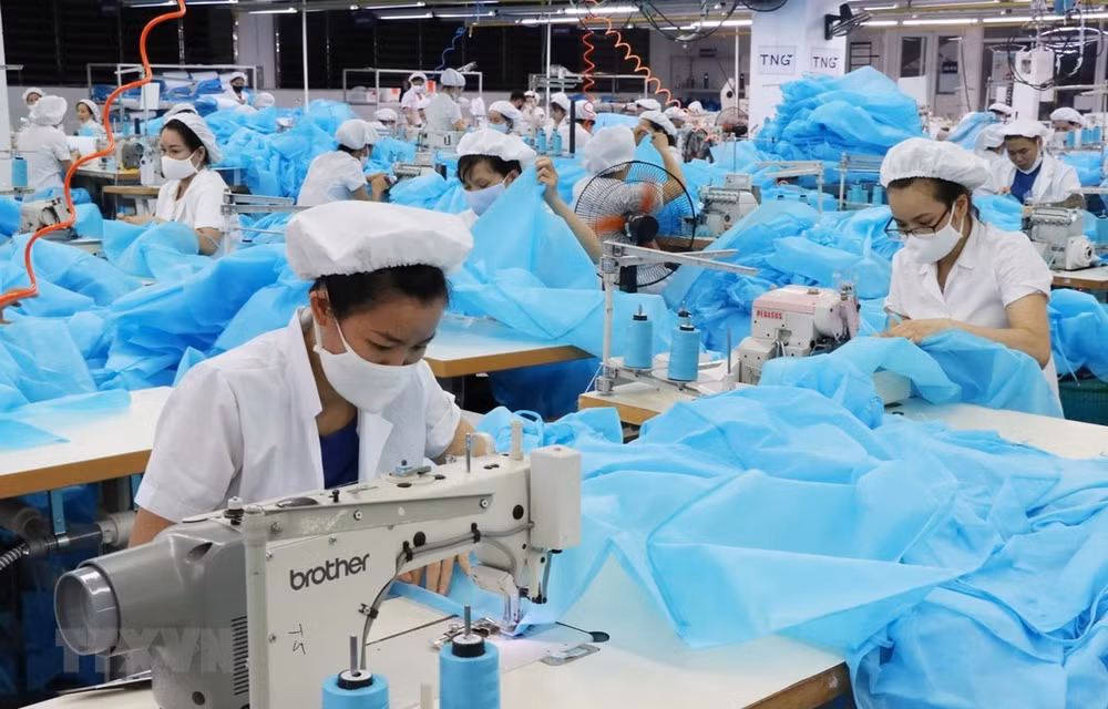 Le coronavirus a accentué les inégalités hommes-femmes au travail au Vietnam ảnh 1
