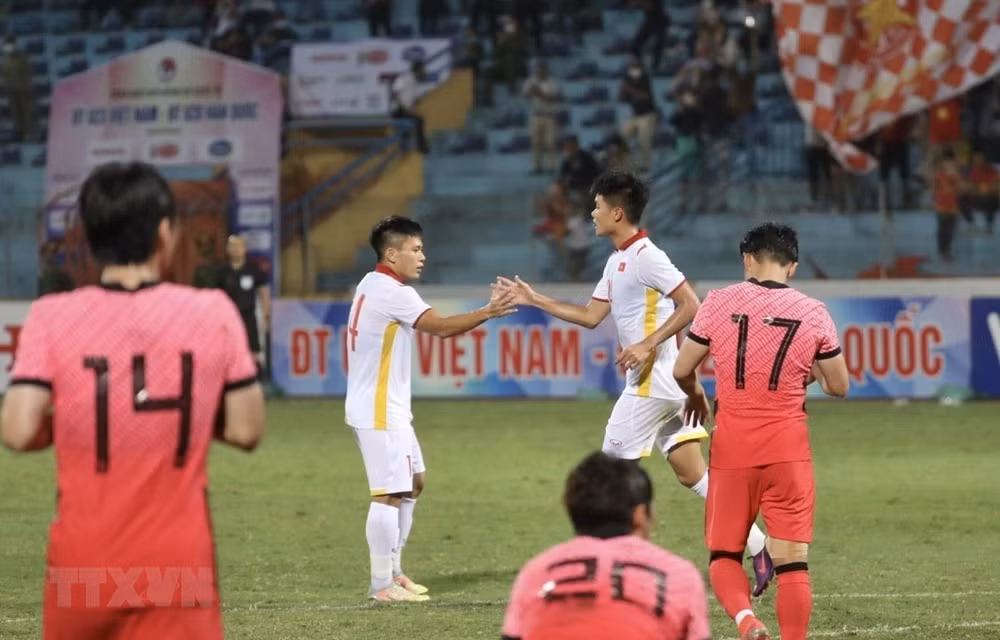 Football: l’équipe vietnamienne des moins de 23 ans bat l’équipe sud-coréenne des moins de 20 ans ảnh 1