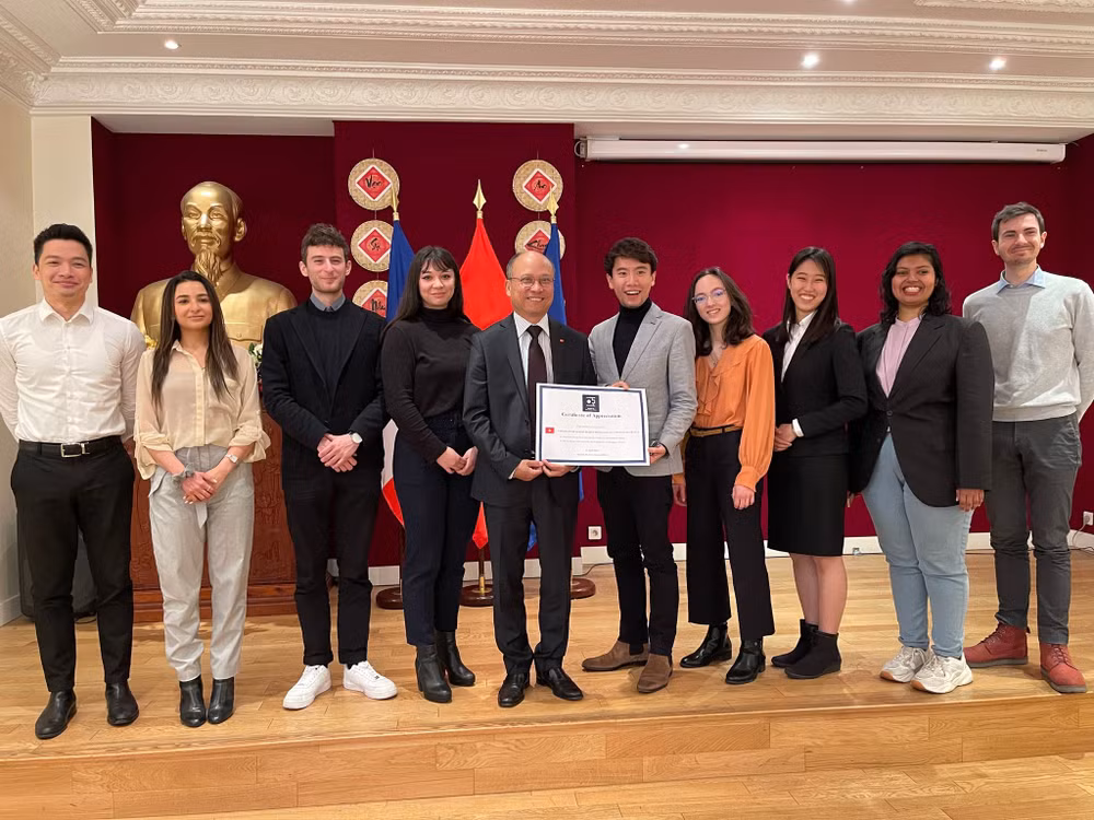 Des étudiants en sciences politiques découvrent les relations Vietnam - France et Vietnam - UE ảnh 2