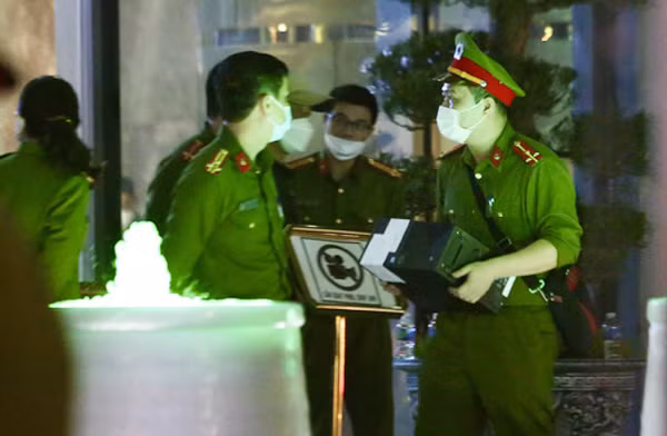 Affaire au groupe FLC: le ministère de la Sécurité publique demande la coopération de huit banques ảnh 1