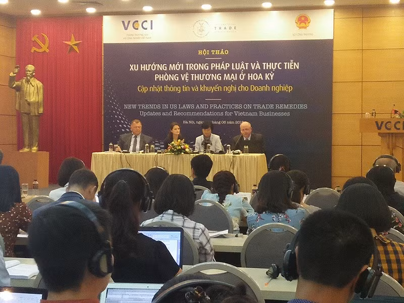 Les entreprises vietnamiennes se renseignent sur les instruments de défense commerciale américains ảnh 1