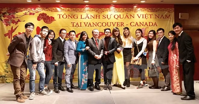 Les Vietnamiens à l'étranger accueillent le Nouvel An lunaire ảnh 3