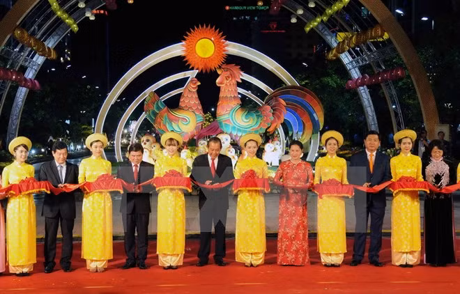 Ouverture de la rue florale Nguyên Huê 2017 à Ho Chi Minh-Ville ảnh 1