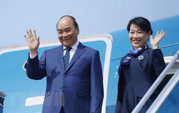 Le président Nguyên Xuân Phuc part pour une visite d’Etat à Singapour ảnh 1