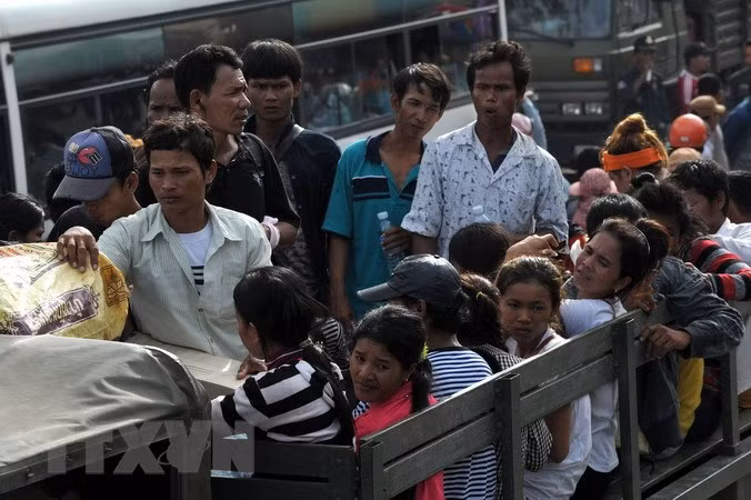 Covid-19 : la Thaïlande prévoit de prolonger le séjour des travailleurs migrants ảnh 1