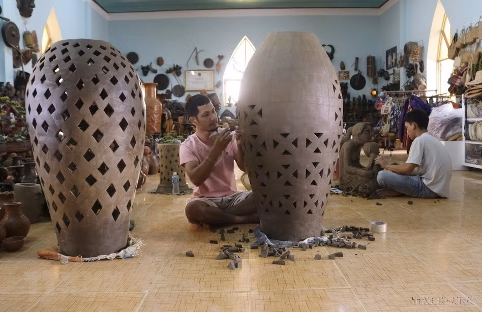 L'art de la poterie du peuple Cham honoré par l'UNESCO ảnh 1