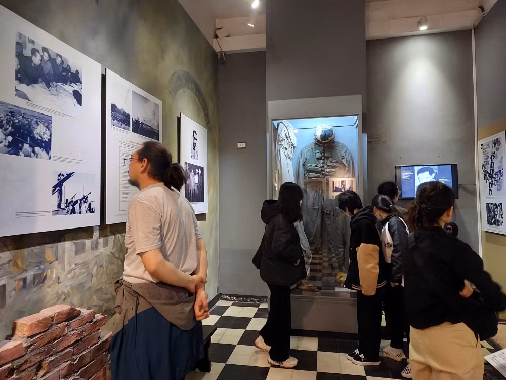 Une exposition rappelle les souvenirs de la lutte historique pour défendre Hanoï il y a 50 ans ảnh 2
