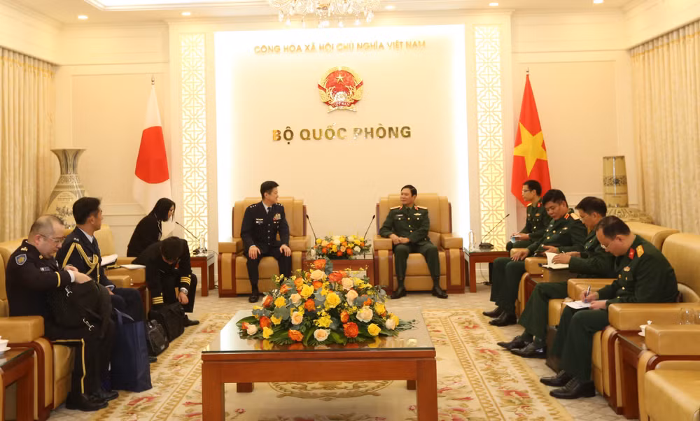 Renforcer la coopération Vietnam - Laos dans la formation des cadres et officiers politiques ảnh 1