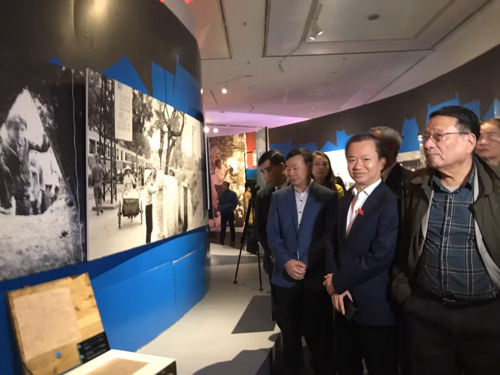 Une exposition rappelle les souvenirs de la victoire “Hanoi-Dien Bien Phu aérien" ảnh 2