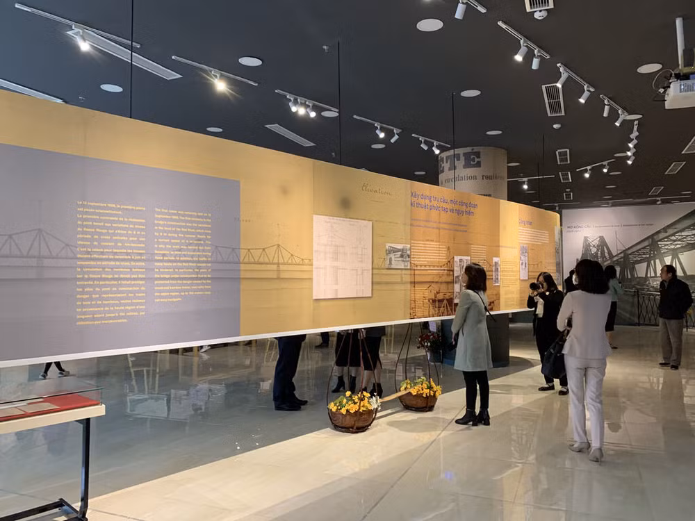 Archives : une exposition sur le pont Long Biên ảnh 2