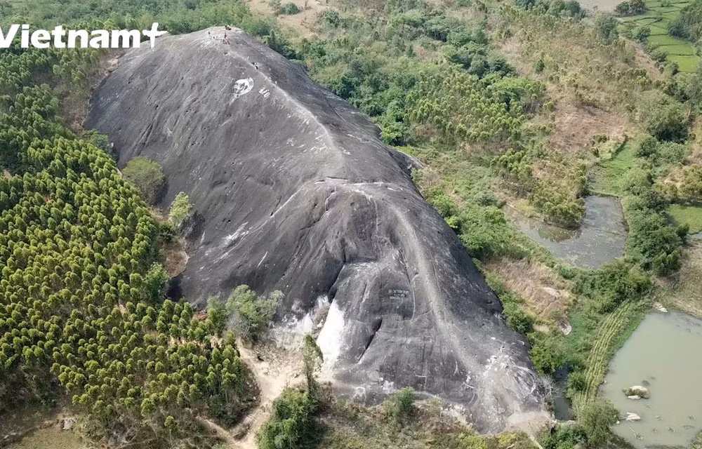 Deux grands rochers de l’éléphant à Tay Nguyen ảnh 1
