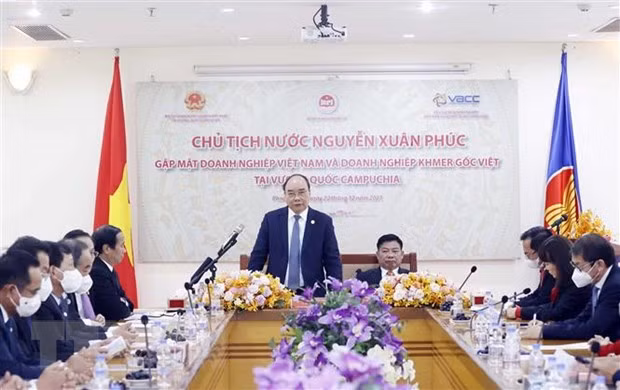 Le président Nguyên Xuân Phuc encourage une nouvelle vague d’investissements vietnamiens au Cambodge ảnh 1