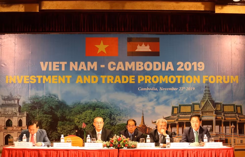  Forum de promotion du commerce et de l’investissement Vietnam-Cambodge à Phnom Penh ảnh 1