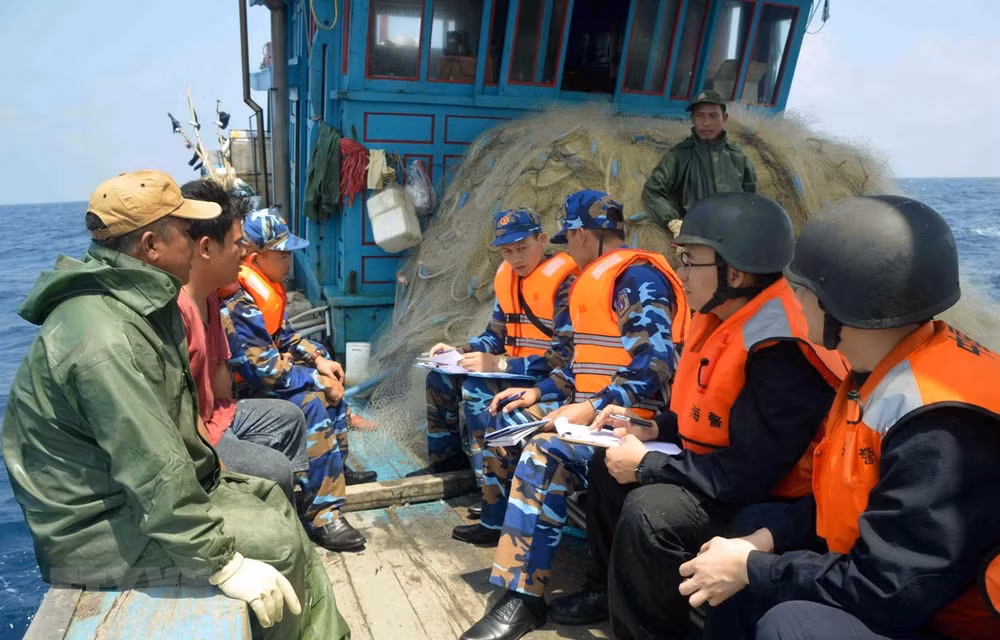 Vietnam et Chine discutent de la coopération pour le développement mutuel en mer ảnh 1
