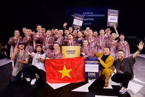 Lyricist couronné au concours de danse d'Asie du Sud-Est ảnh 1