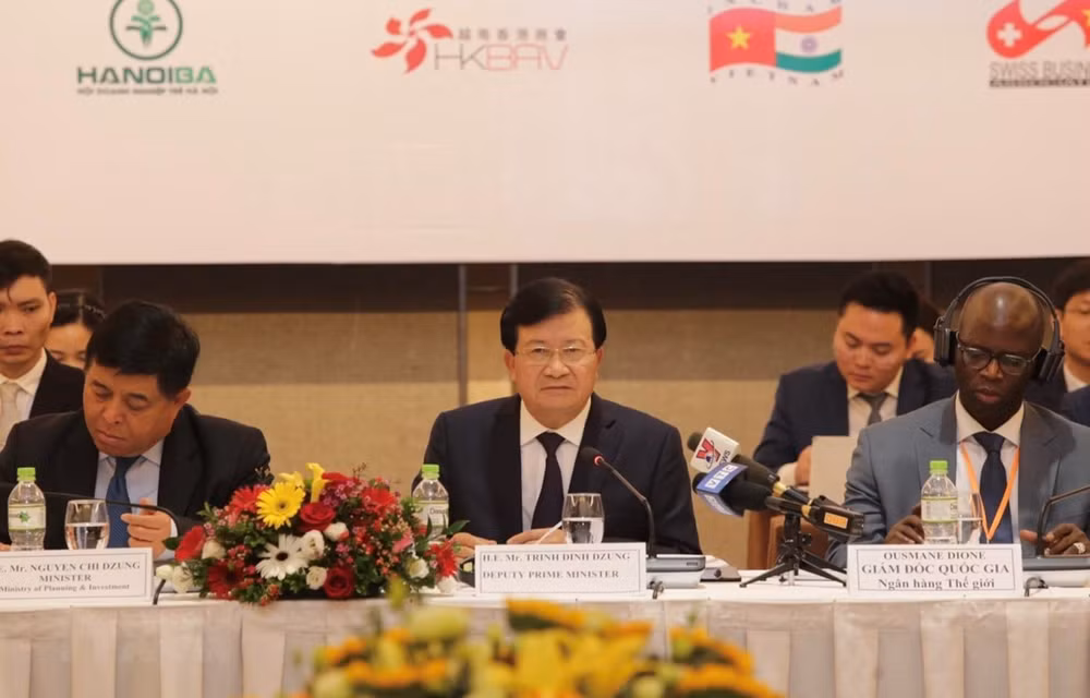 Les entreprises sont le moteur de la croissance, selon le vice-PM Trinh Dinh Dung ảnh 1