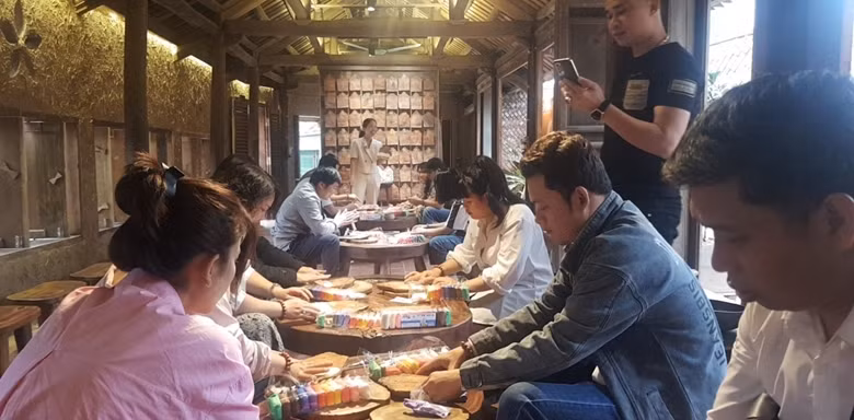 Lancement d'un espace artistique dans l'ancien village de Duong Lam ảnh 1