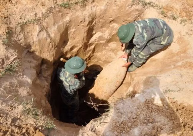 Echange sur le règlement des conséquences des bombes et des mines ảnh 1