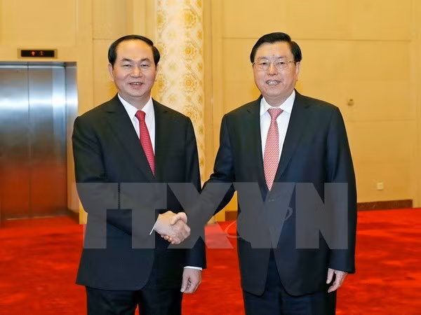 Le Vietnam attache une grande importance au développement des relations avec la Chine ảnh 1