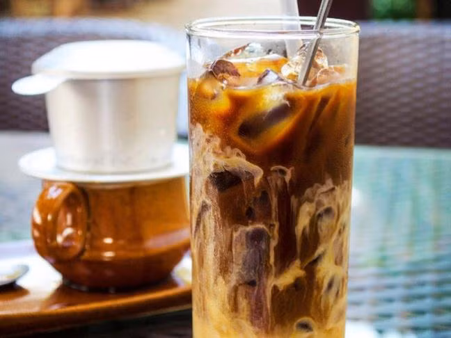 Le café au lait glacé vietnamien, un des meilleurs cafés du monde ảnh 1