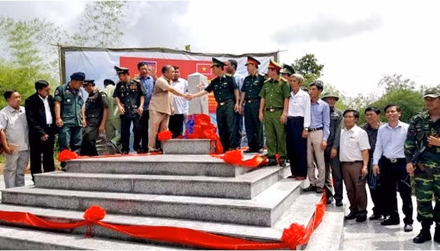 Inauguration de bornes à la frontière Vietnam - Cambodge ảnh 1