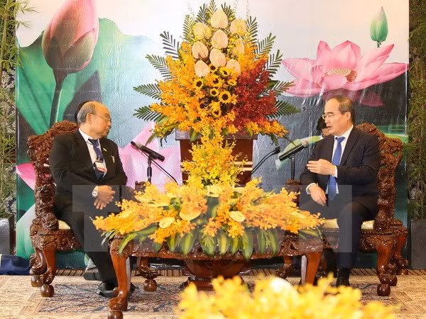 Le secrétaire du Comité du Parti de Hô Chi Minh-Ville reçoit le président du Parlement birman ảnh 1