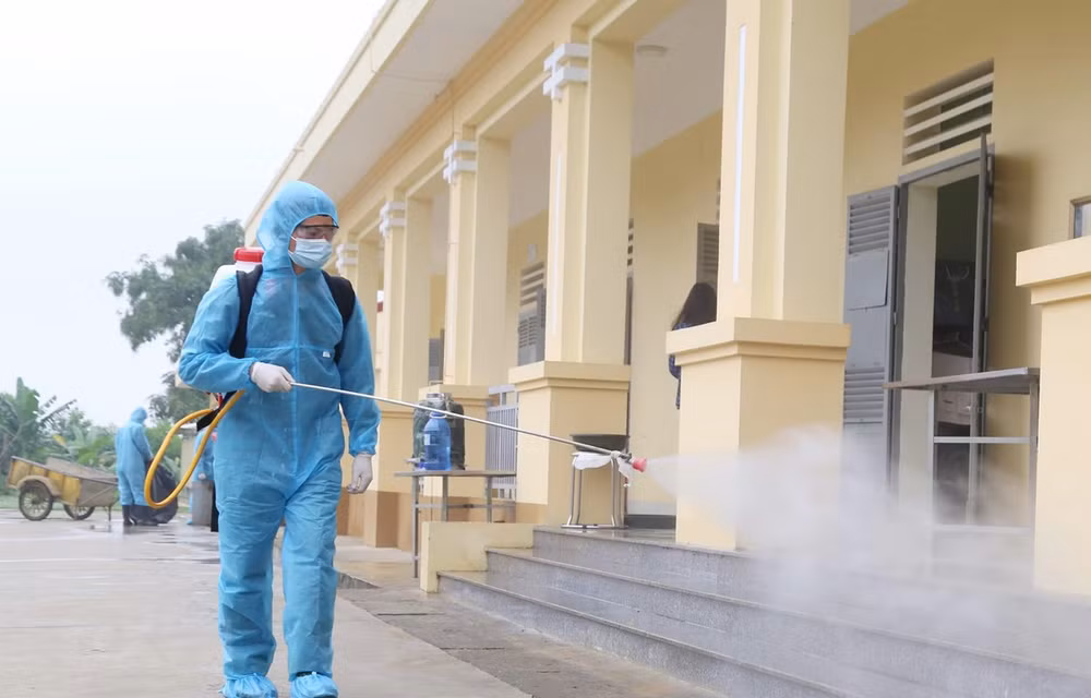 COVID-19 : le nombre de cas confirmés au Vietnam s’élève à 106 ảnh 1