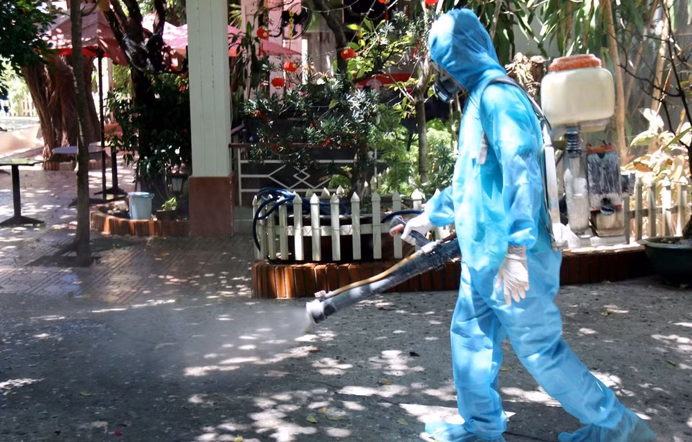 COVID-19 : cinq cas de contamination supplémentaires au Vietnam ảnh 1