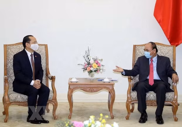 Le PM Nguyên Xuân Phuc reçoit le nouvel ambassadeur du Cambodge ảnh 1